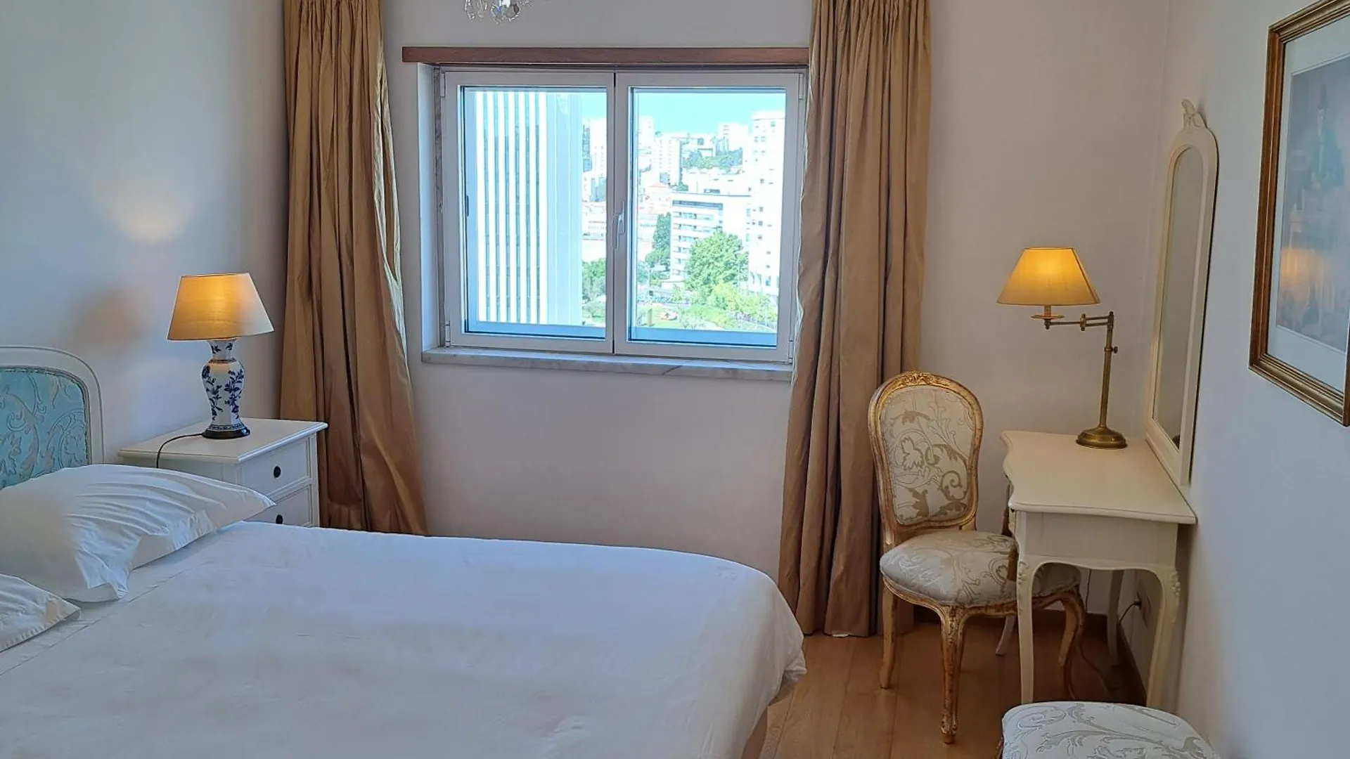 Haven In Lisbon - Exquisite Top Floor With 7 Meters Balcony To The Largest Riverfront In Lisbon 0*,