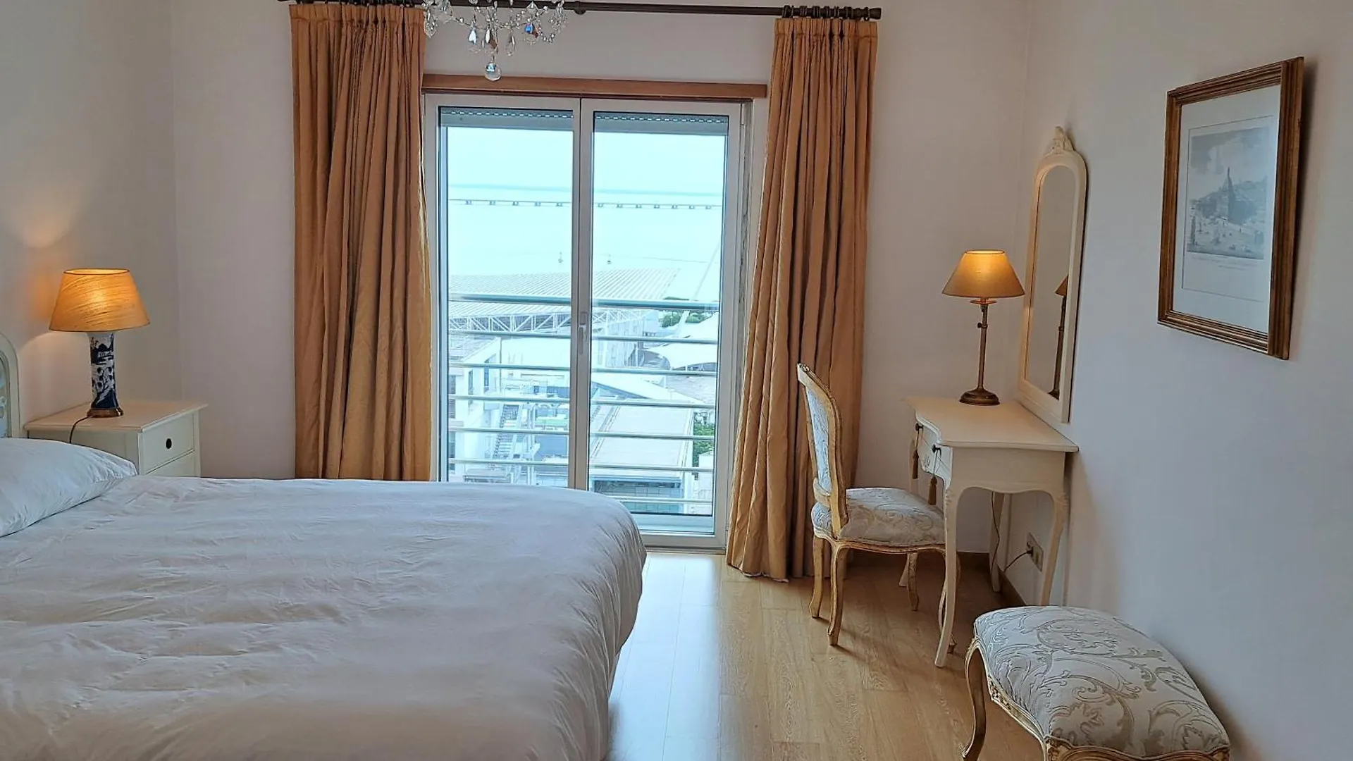 Haven In Lisbon - Exquisite Top Floor With 7 Meters Balcony To The Largest Riverfront In Lisbon Apartment