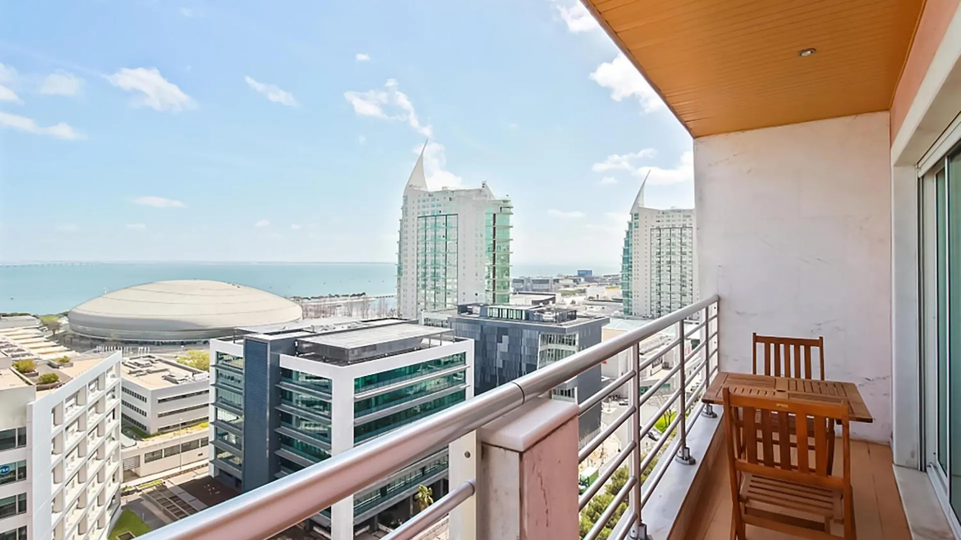 Apartment Haven In Lisbon - Exquisite Top Floor With 7 Meters Balcony To The Largest Riverfront In Lisbon