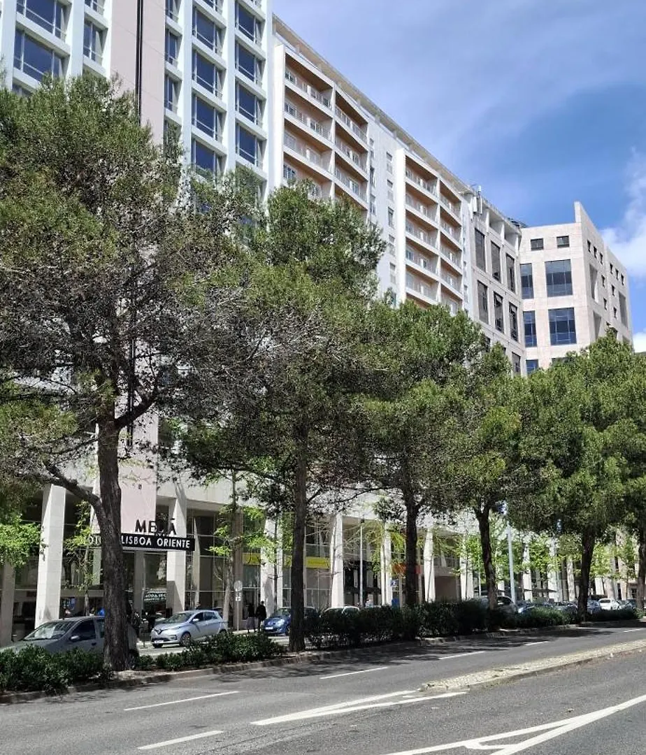 Haven In Lisbon - Exquisite Top Floor With 7 Meters Balcony To The Largest Riverfront In Lisbon