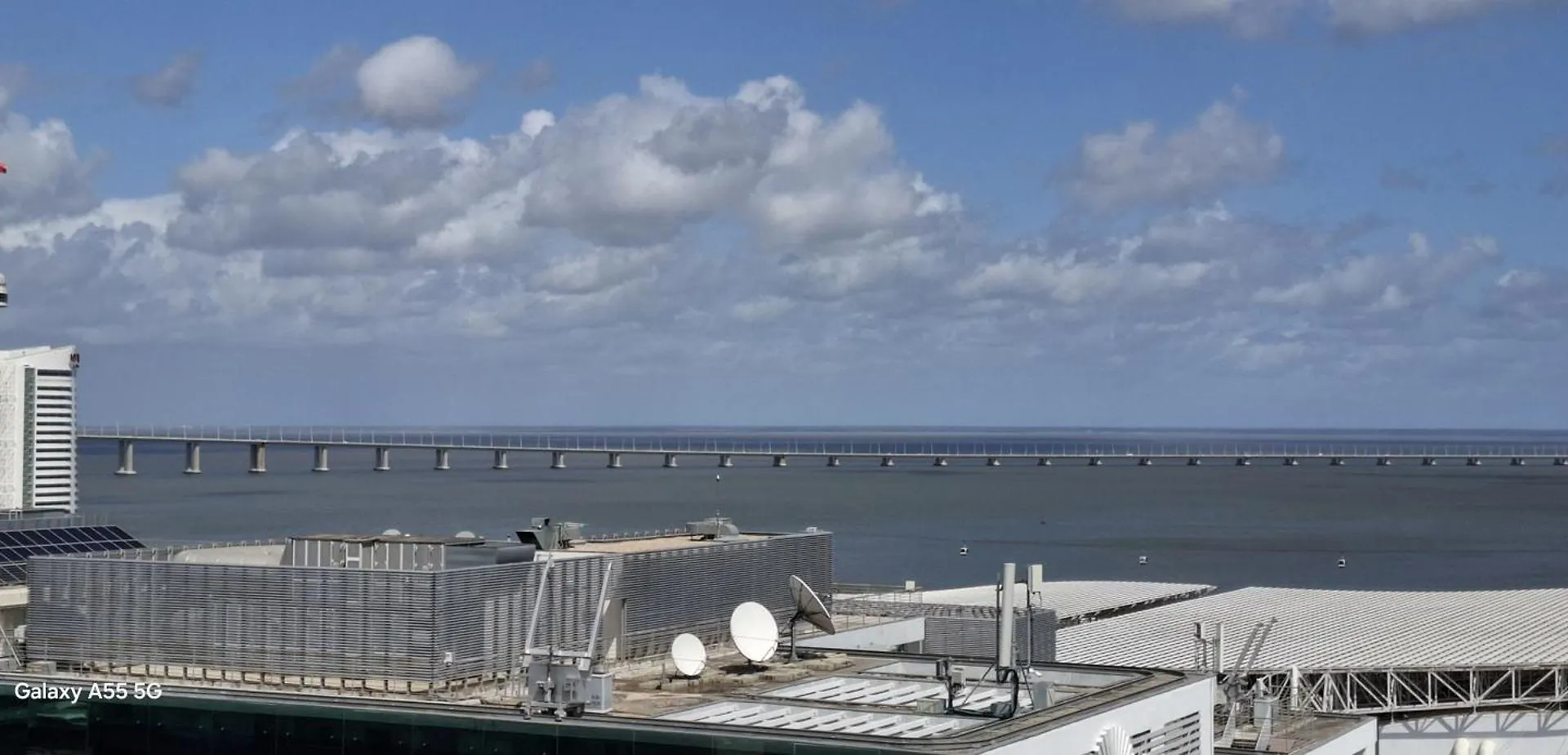 Haven In Lisbon - Exquisite Top Floor With 7 Meters Balcony To The Largest Riverfront In Lisbon