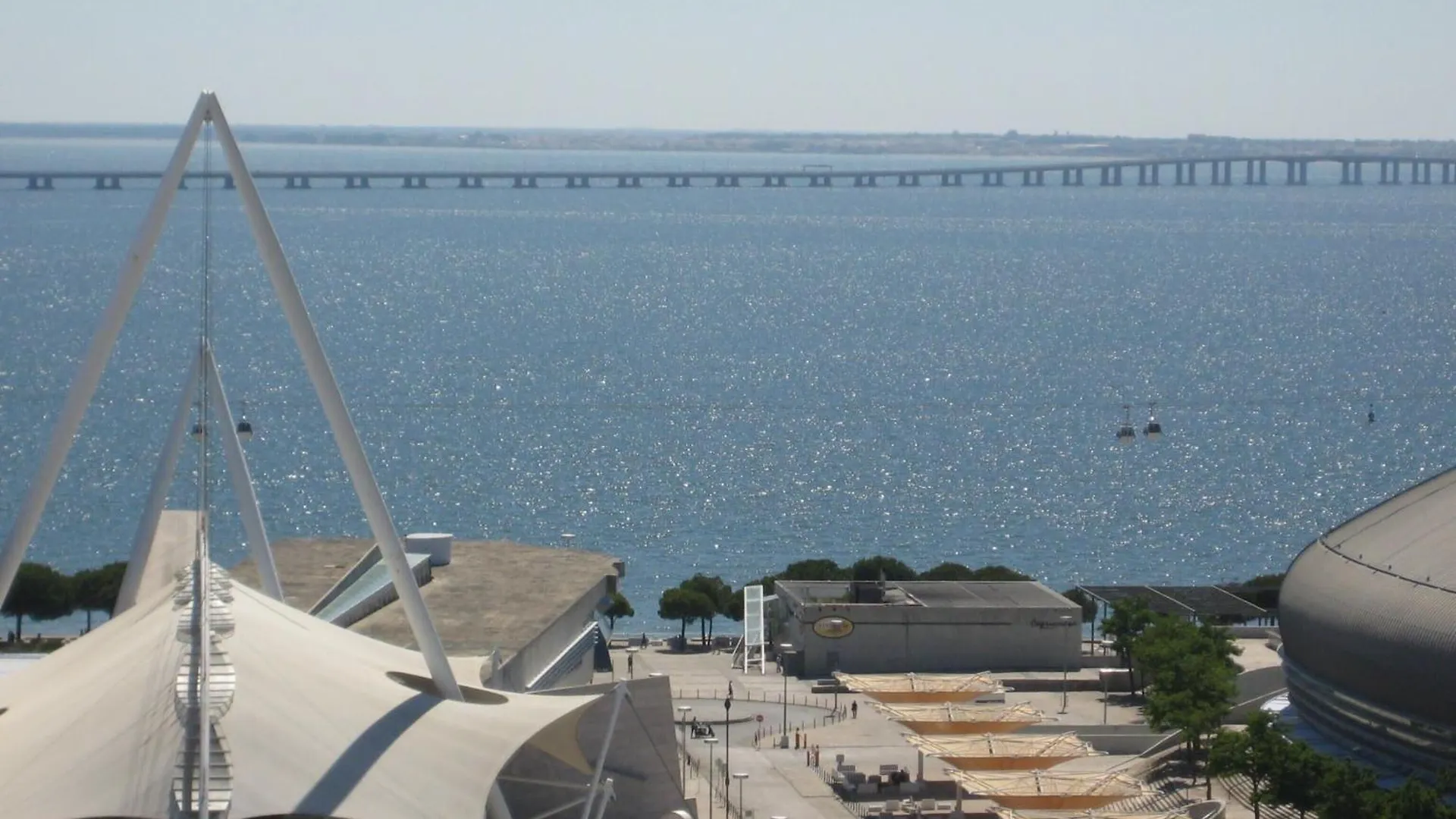 Haven In Lisbon - Exquisite Top Floor With 7 Meters Balcony To The Largest Riverfront In Lisboa Portugalsko
